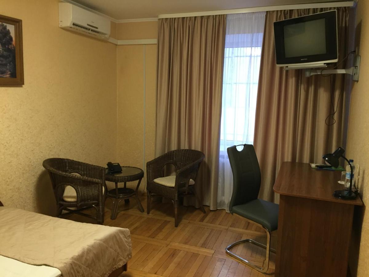 旅游酒店 罗夫诺 外观 照片